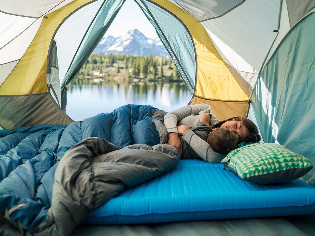 Топ 10 лучших надувных матрасов для палатки