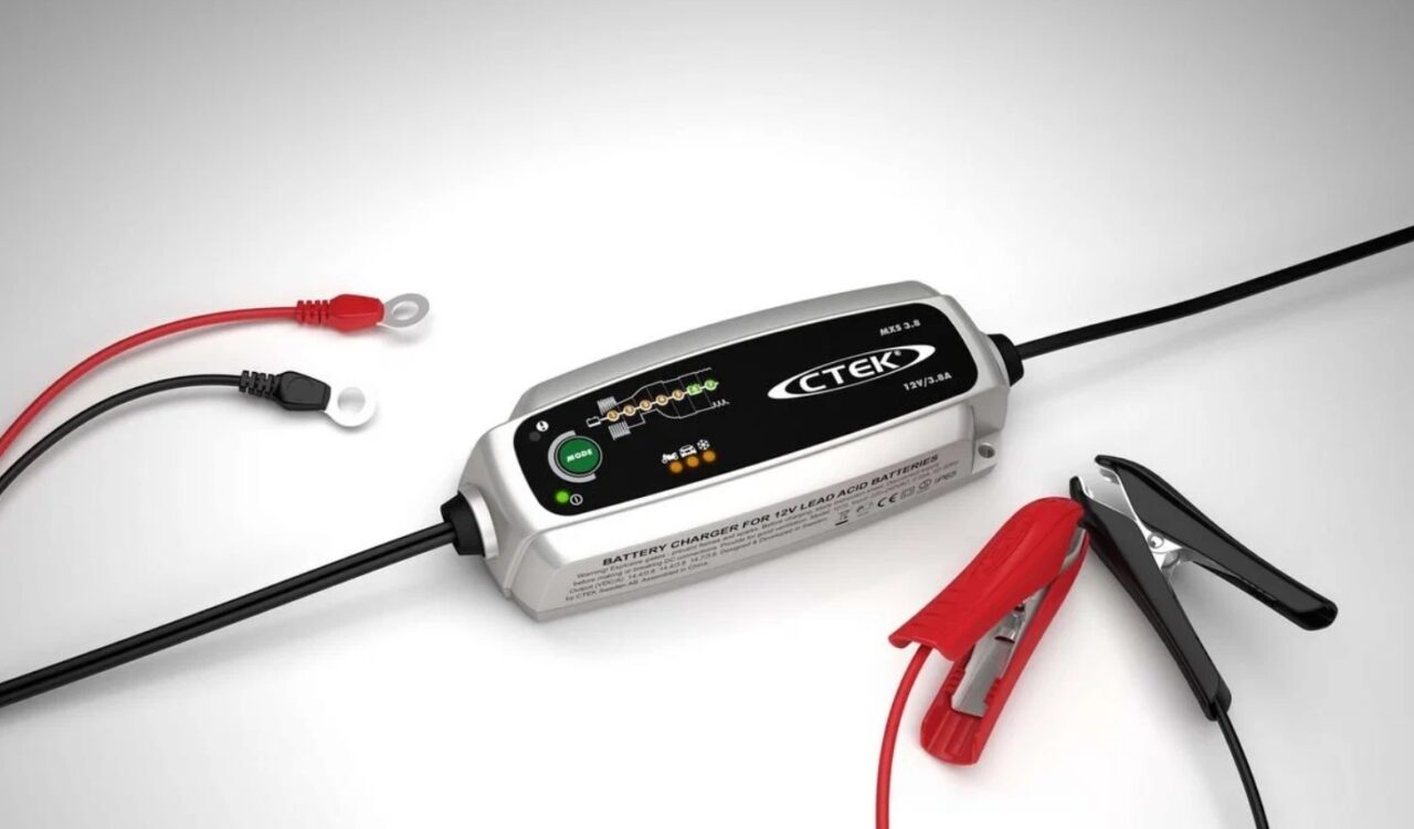 Зарядное устройство для автомобильного аккумулятора CTEK MXS 3.8