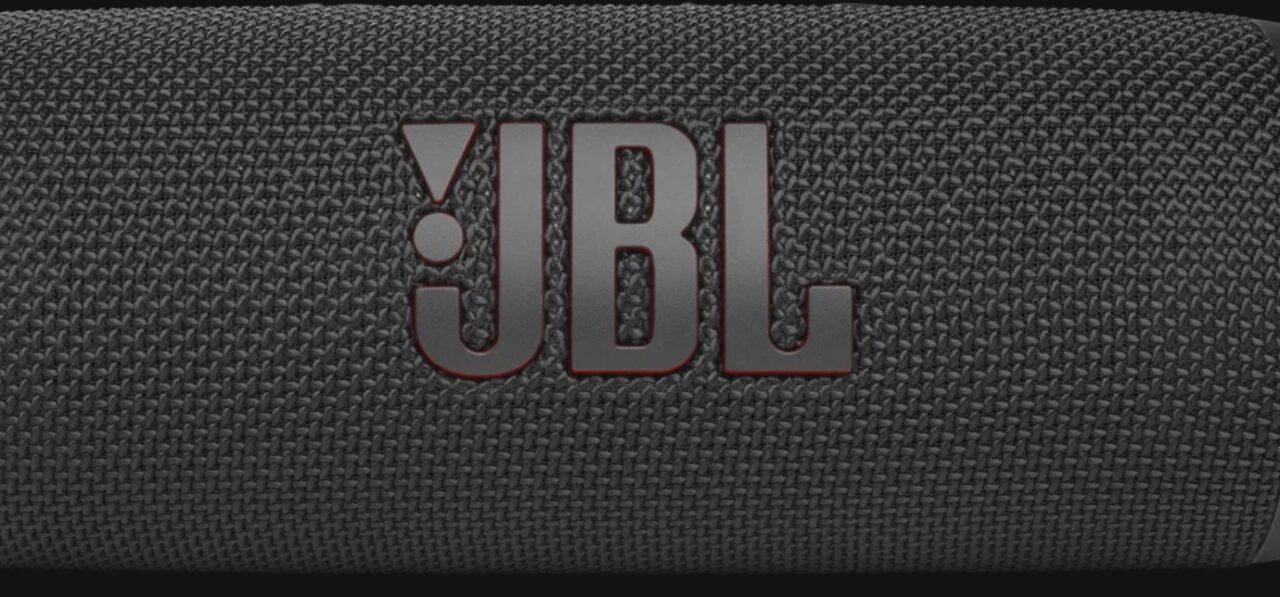 Черная портативная колонка JBL Flip 6