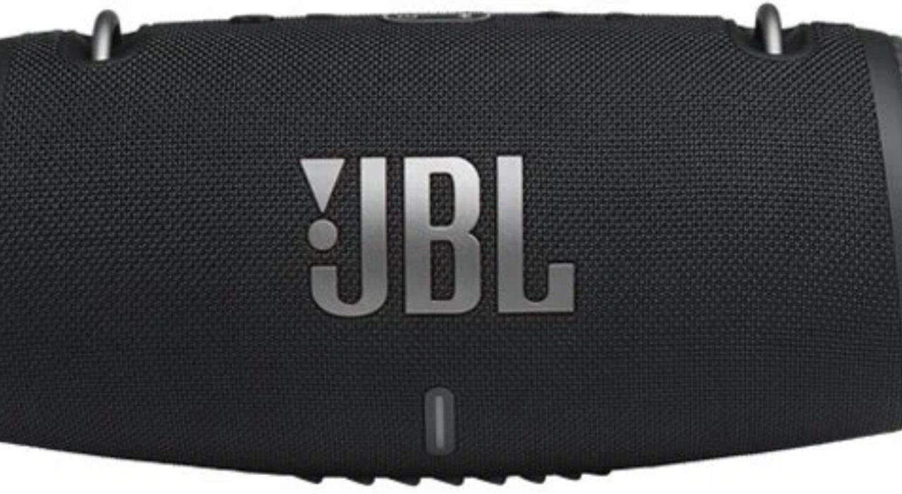 Черная портативная колонка JBL Xtreme 3 UK